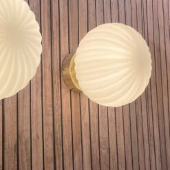 Applique Murale En Verre Opalin Et Métal Doré