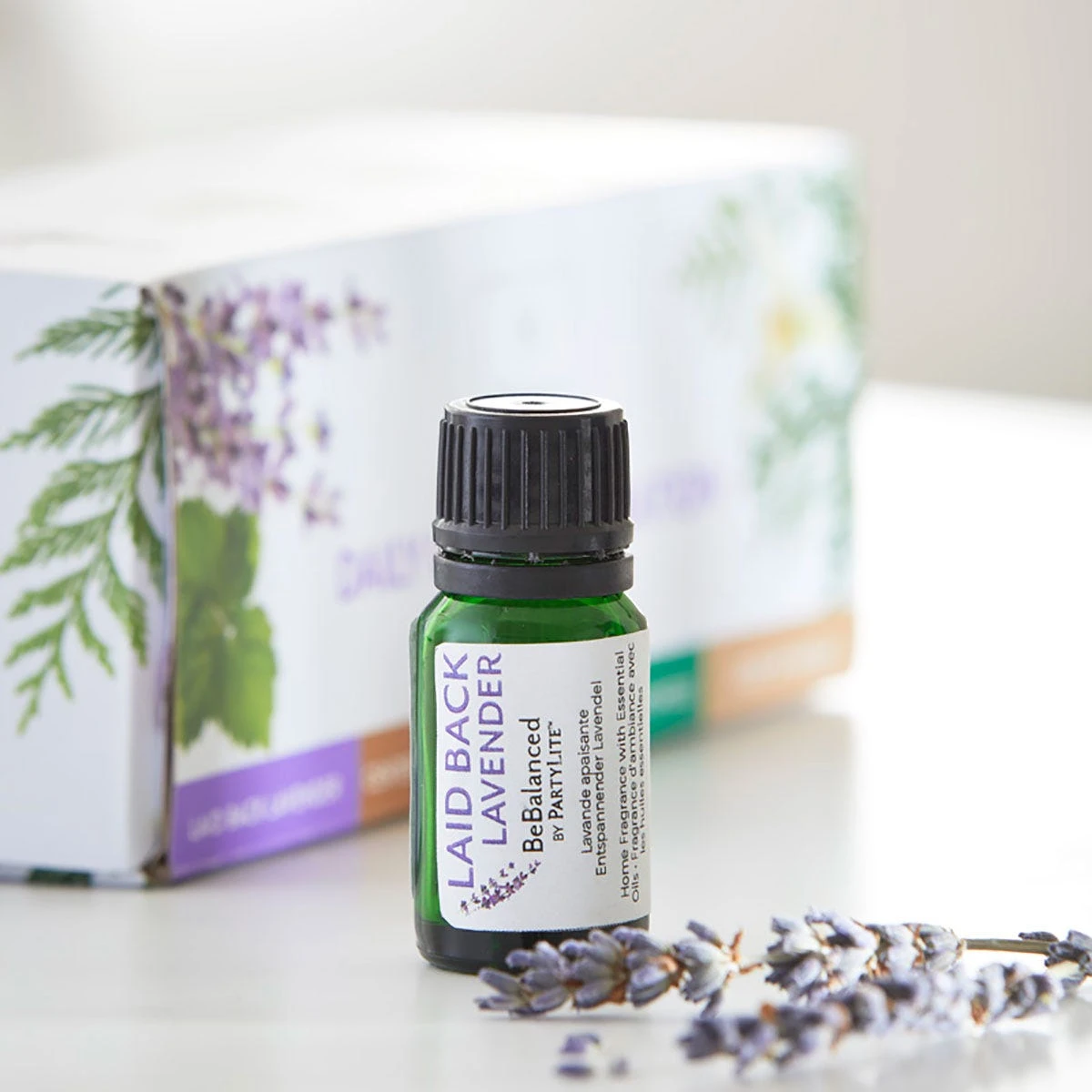 Coffret BeBalanced By PartyLite™ Daily Calm + Relaxation - Huile Essentielle + Fragrance Pure 2 Coffret BeBalanced By PartyLite™ Daily Calm + Relaxation - Huile Essentielle + Fragrance Pure – Image 2