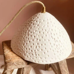 Suspension Domnine Avec Rosace En Porcelaine - Myriam Aït Amar -Décoration Intérieur suspension domnine avec rosace en porcelaine myriam ait amar 2