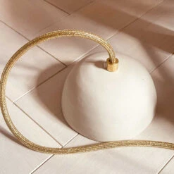 Suspension Domnine Avec Rosace En Porcelaine - Myriam Aït Amar -Décoration Intérieur suspension domnine avec rosace en porcelaine myriam ait amar 4